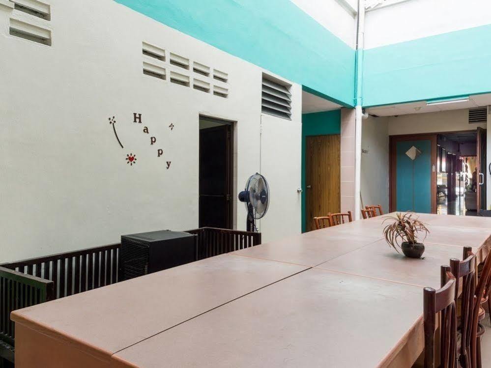 Reddoorz Near Aljunied Mrt Hotel Singapore Eksteriør billede